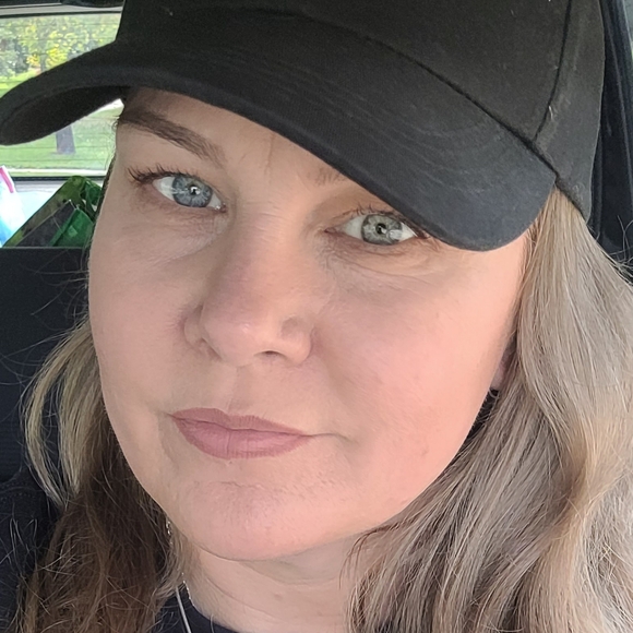 Meet your Posher! - Picture 2 of 3